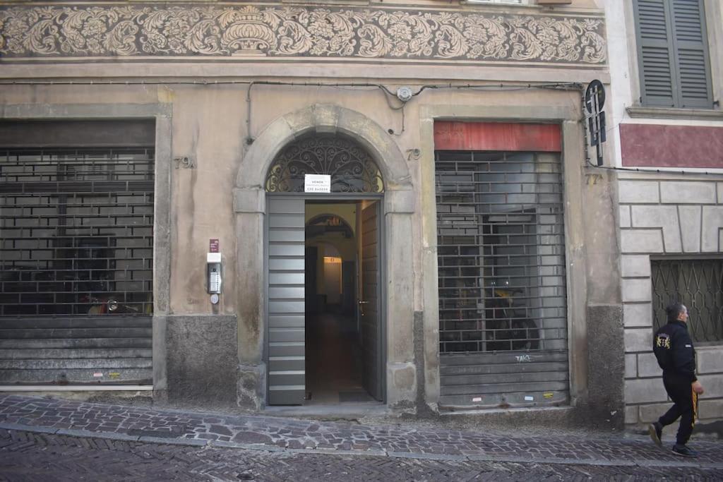 Nur 2 Casa Vacanze Bergamo Via Pignolo Luaran gambar