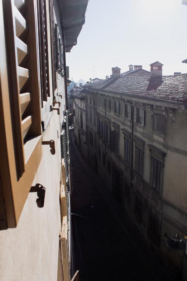 Nur 2 Casa Vacanze Bergamo Via Pignolo Luaran gambar